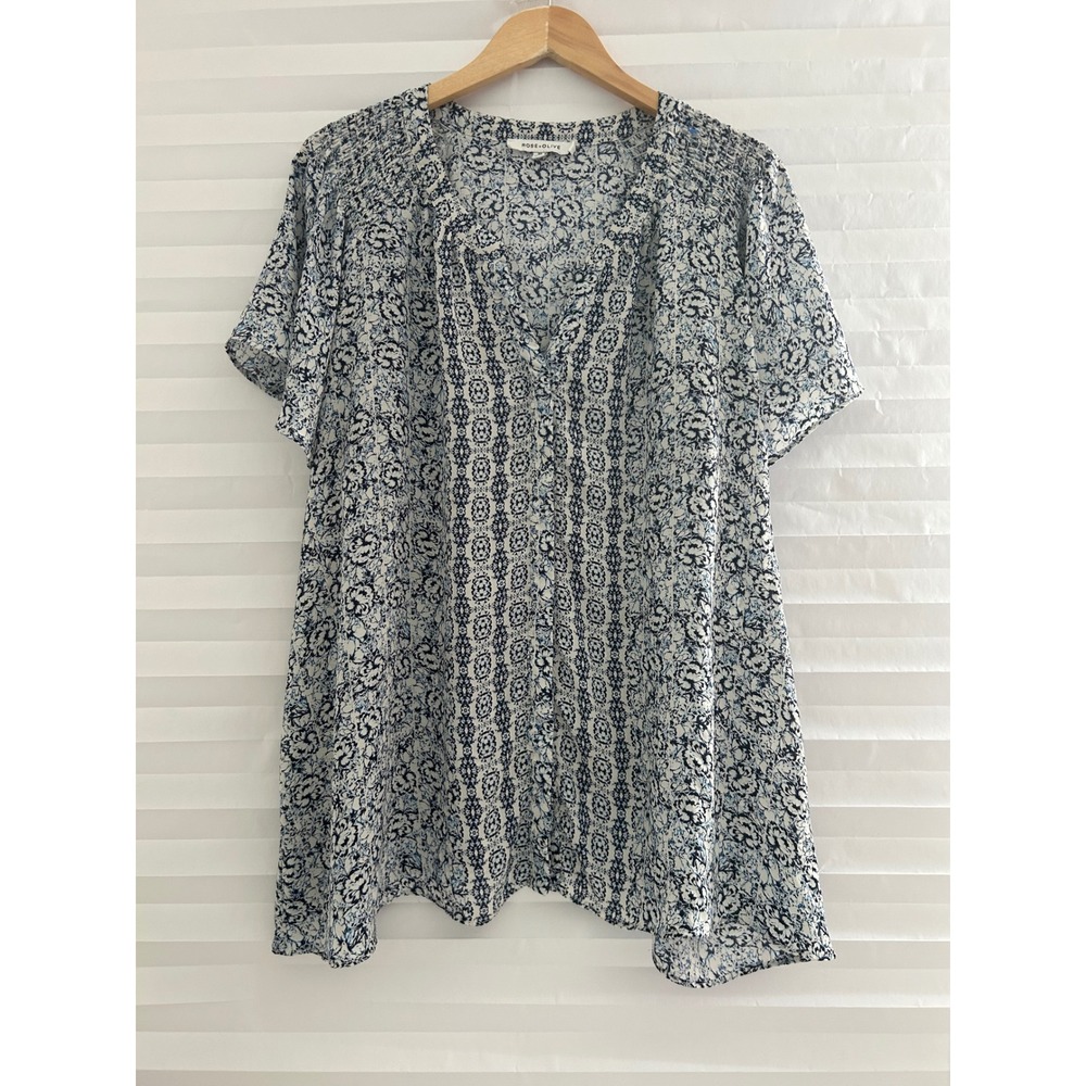 Rose + Olive Womens 3X Blue White Floral Medallion Smocked V-Neck Blouse Top